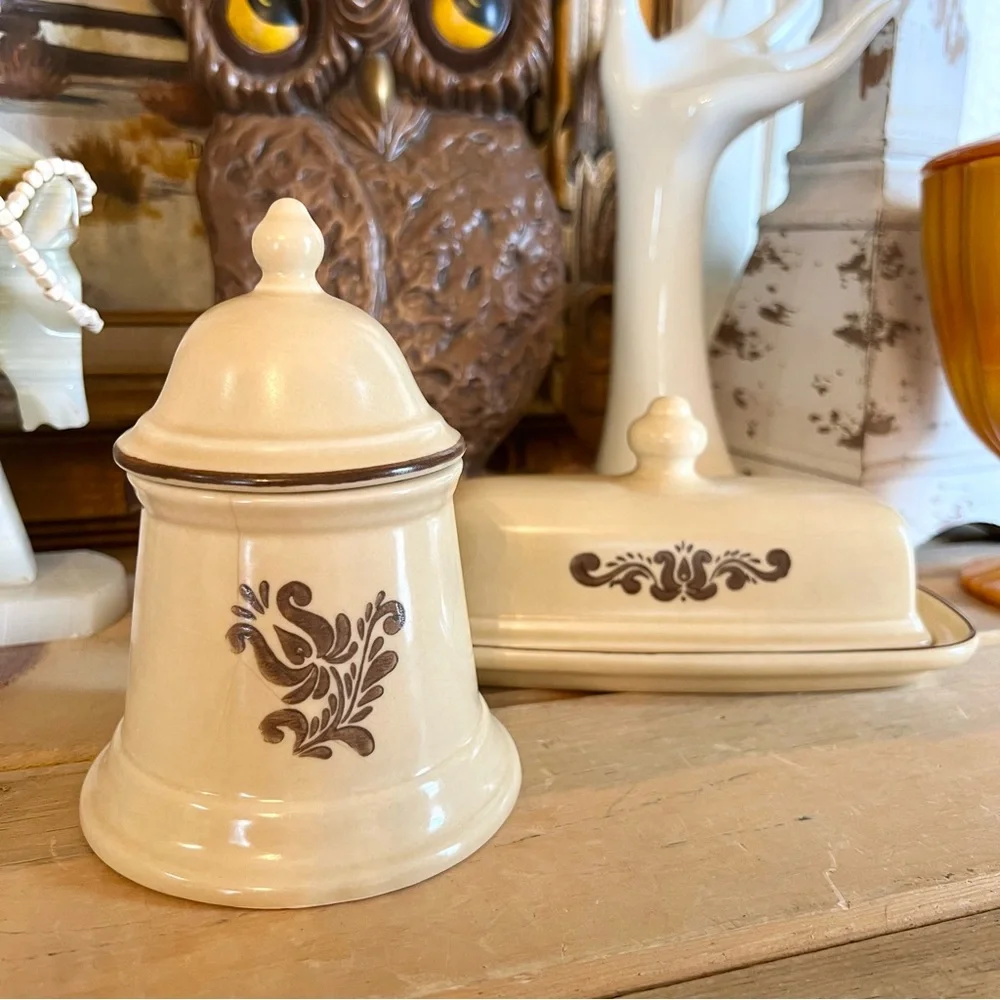 VINTAGE Pfaltzgraff Stoneware Village SUGAR CROCK AND BUTTER DISH Folk Art USA